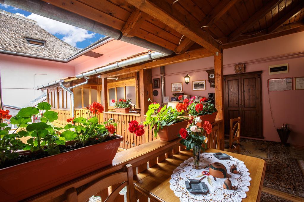 La Teo Pensiune Si Pivnita Sighisoara Exterior photo